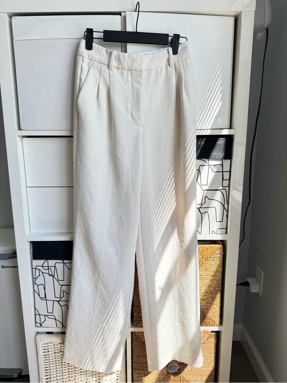 Aritzia Effortless Pant - Crepette Light Birtch - Picture 2 of 7